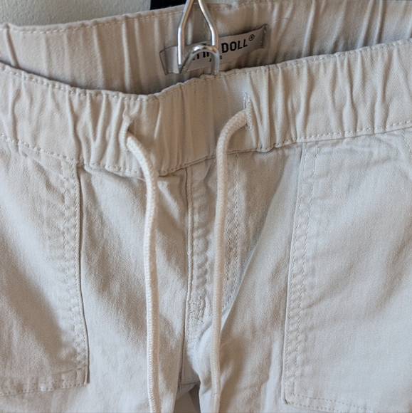 Satin Doll off white drawstring skinny pants. Size 4 - Picture 8 of 11
